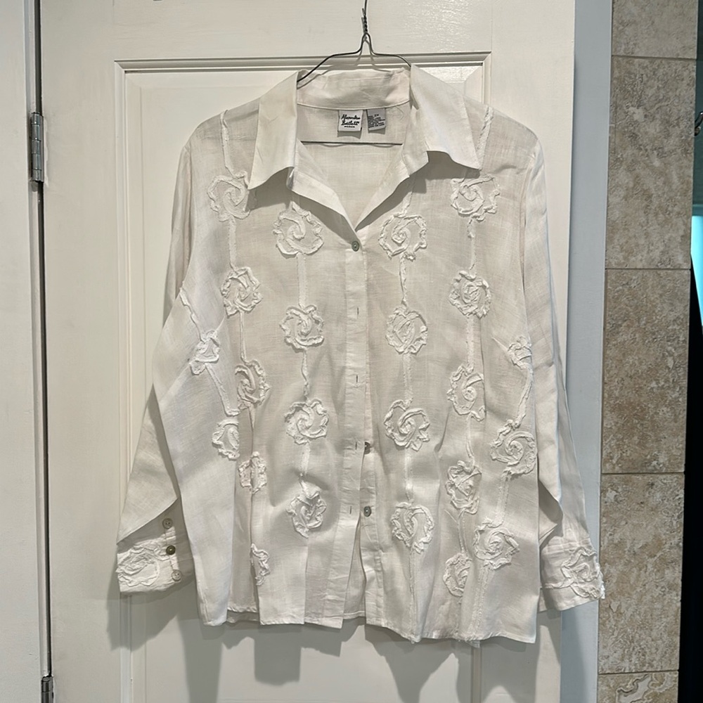 Pretty white blouse.